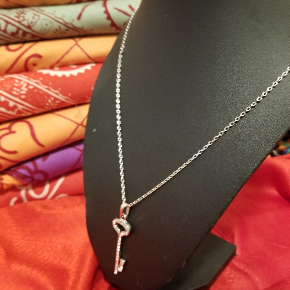 Key Necklace. - Picture 2 of 3